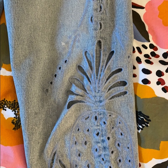 Levi’s Limited Edition Crop Cutout Jeans - Picture 6 of 10